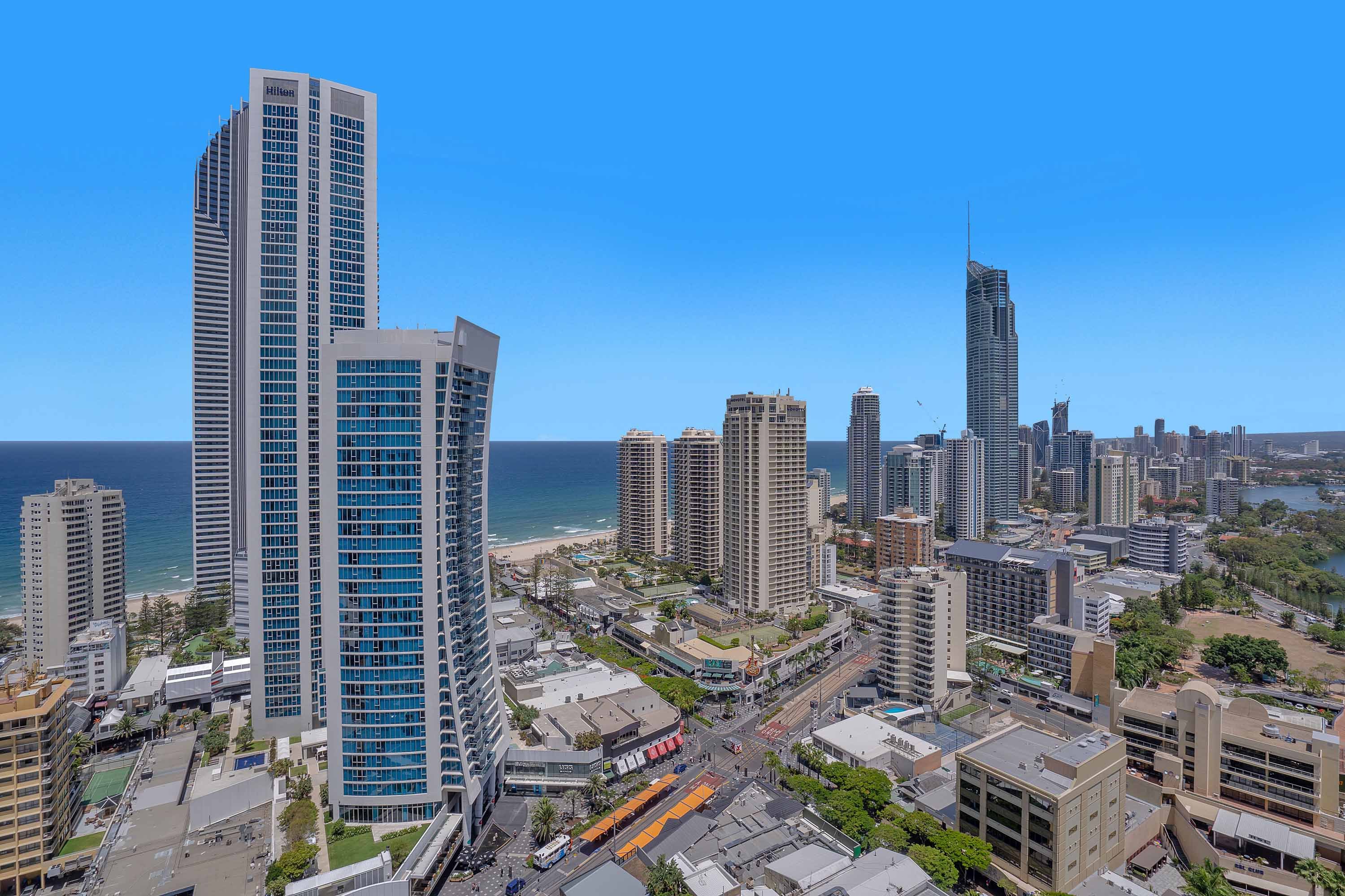 Circle on Cavill, Holiday Holiday